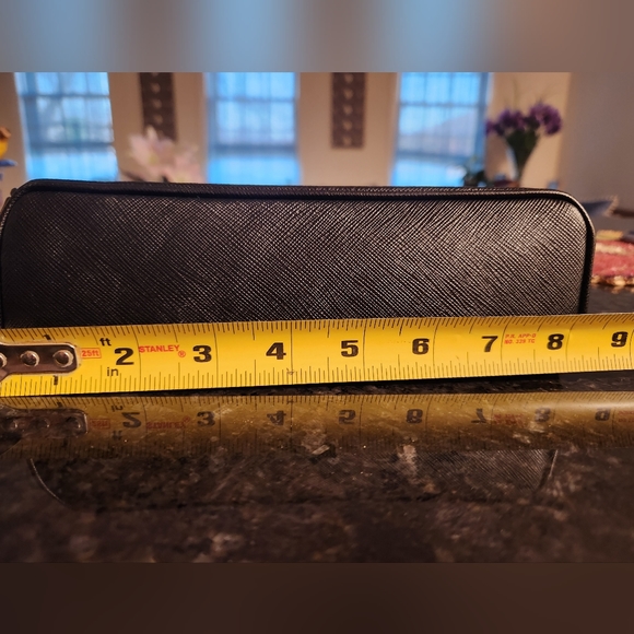 Authentic Prada Black leather case - Picture 7 of 8